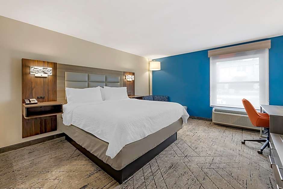Holiday Inn Express & Suites Antioch By IHG