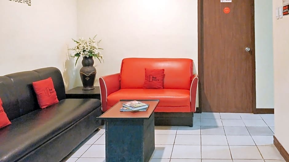 RedDoorz Near Baclay Drive Super Metro