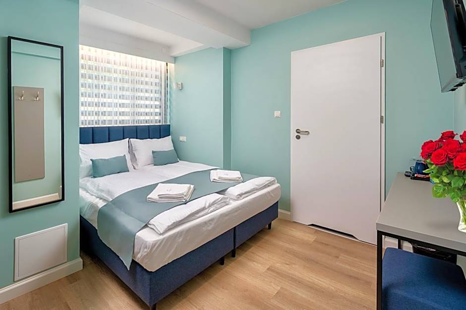 JESS INN Hostel Rondo Charles de Gaulle