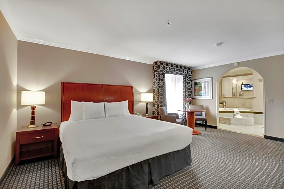 Best Western Plus Marina Shores Hotel