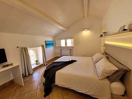 Double Room (1 - 2 Adults)