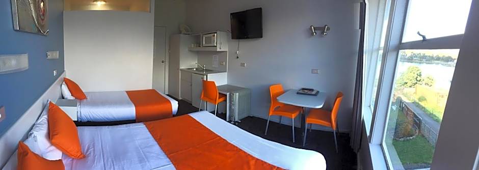 Waterfront Lodge Motel