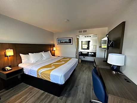 King Room with Roll-In Shower - Disability Access/Non Smoking