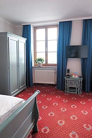 Suite with Lake View