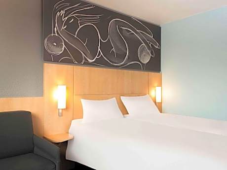 Room with two separate beds