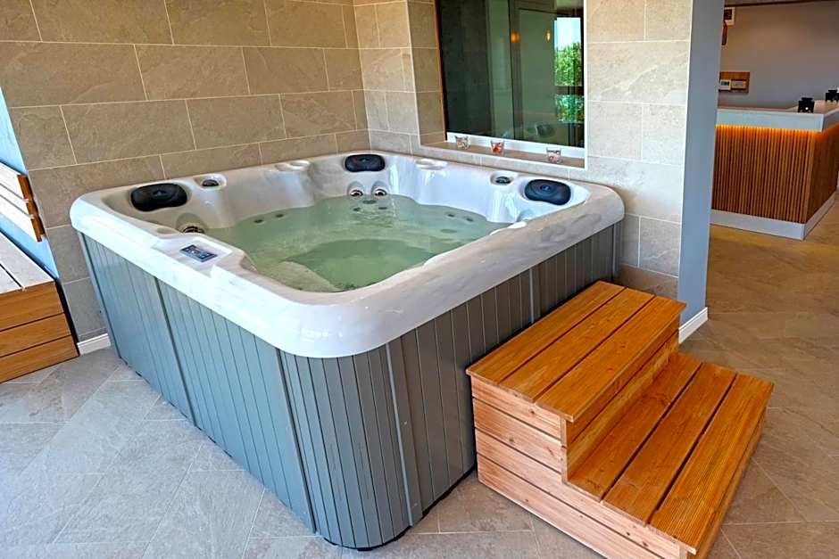 Paradise Hotel & Relax Center