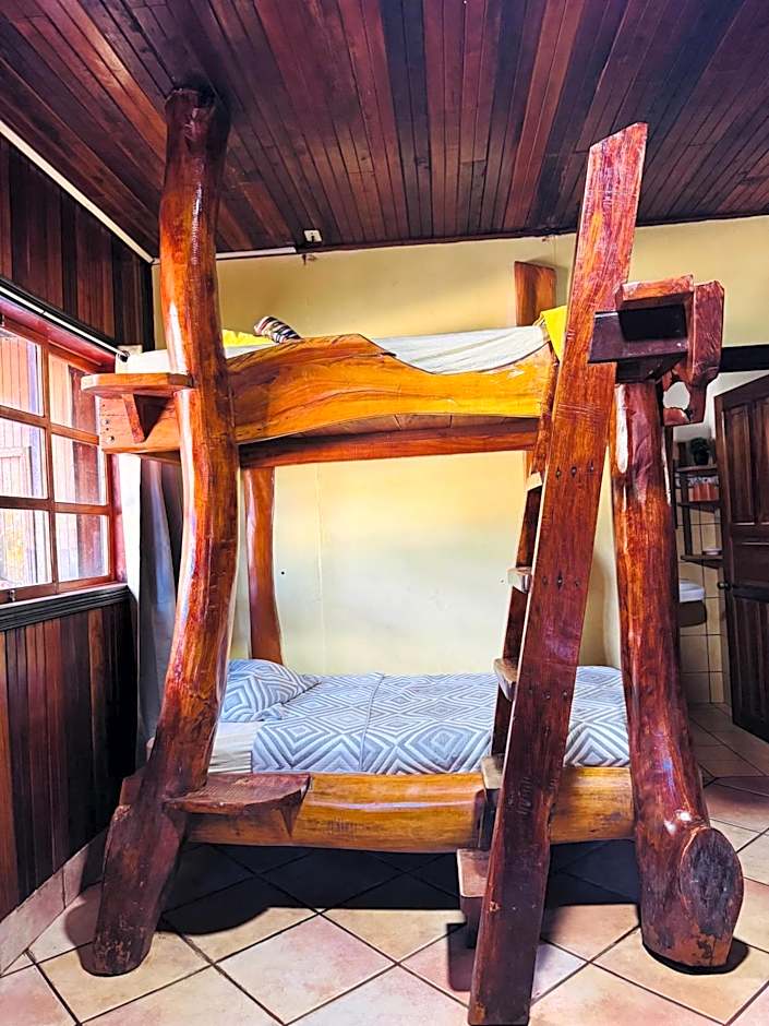 Hotel La Isla Inn