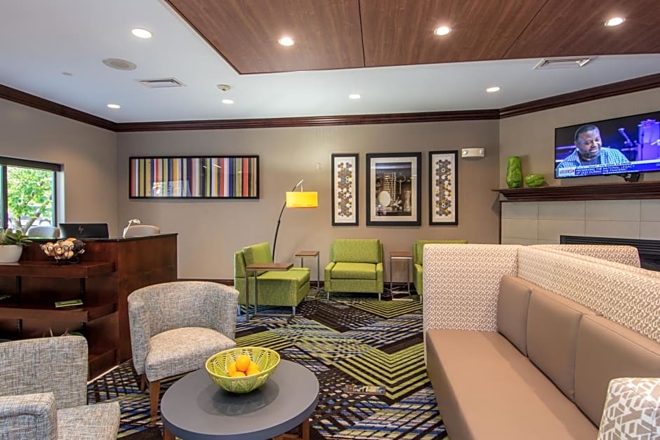 Holiday Inn Express and Suites Springfield Medical District By IHG