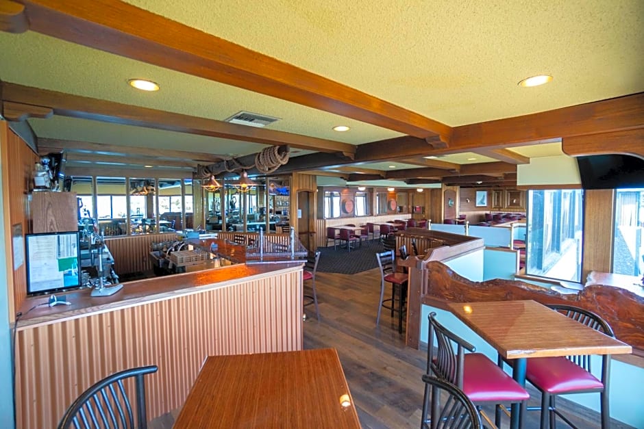 Clover Island Inn