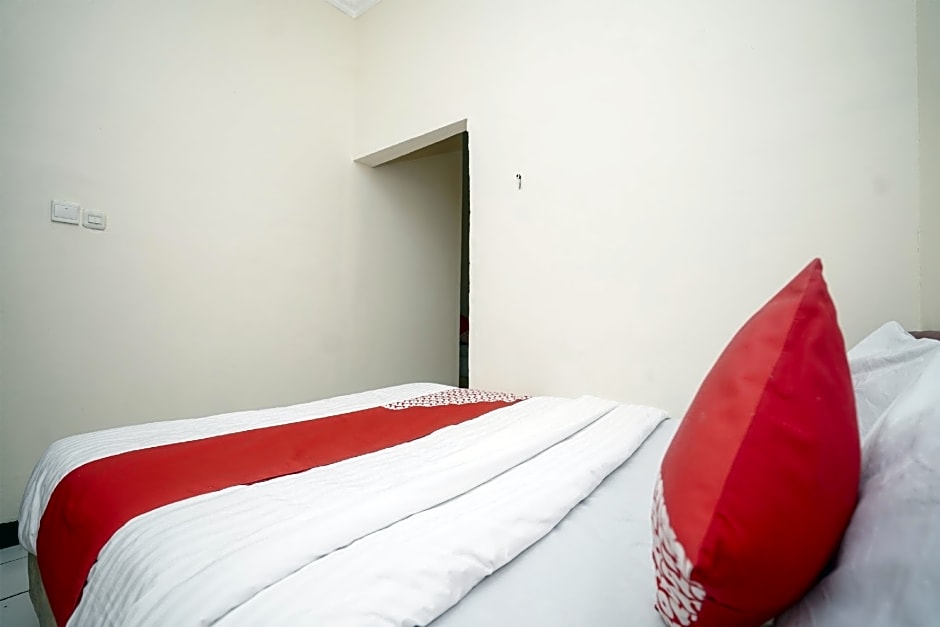 OYO 448 Hotel Central