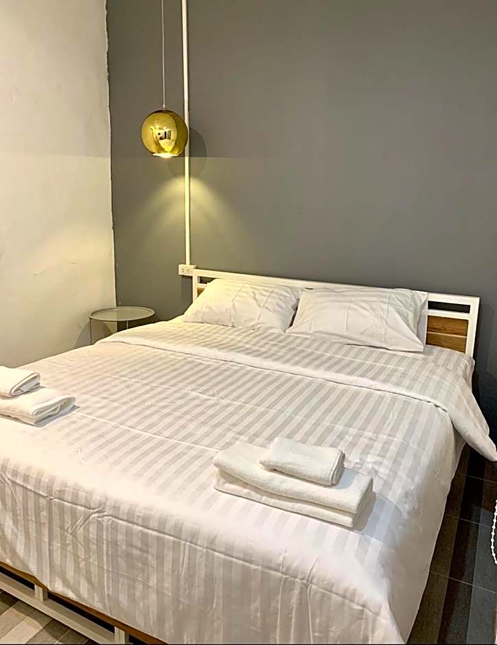 You Empire Hostel & Bar