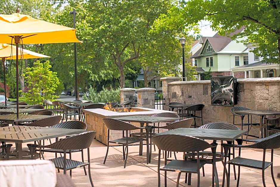 The Strathallan - A DoubleTree By Hilton