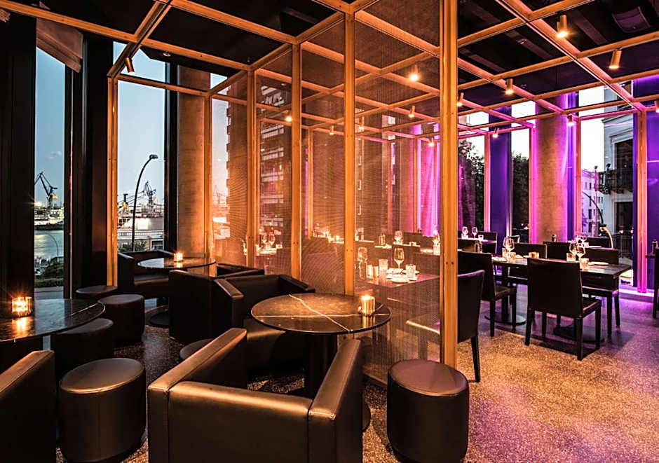 Empire Riverside Hotel