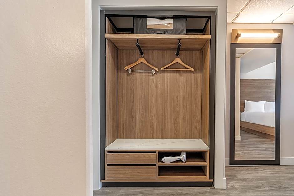 Atrium Hotel Vancouver