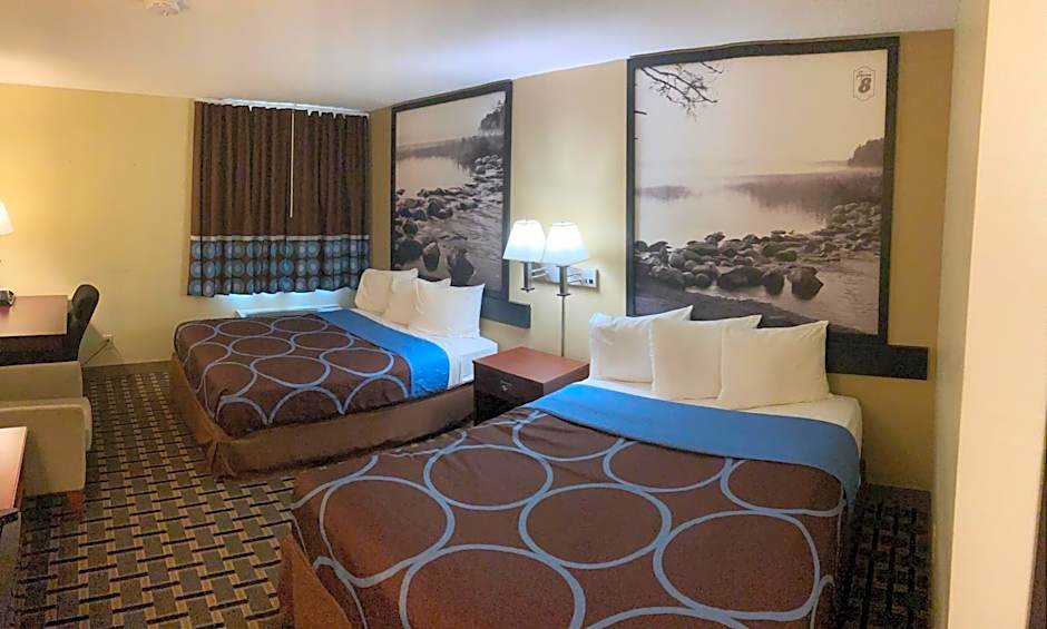 Super 8 by Wyndham Chisago City