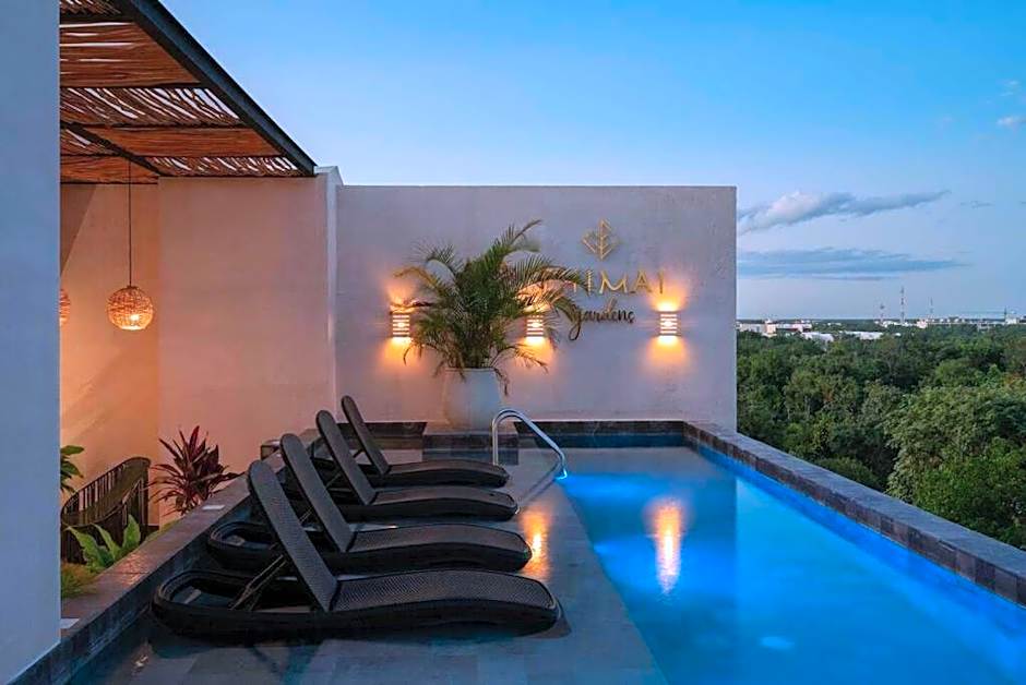 Frida's Artsy Condo with own mural, outdoor tub & rooftop pool