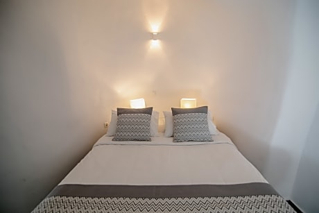 Cave Suite with Sunset View