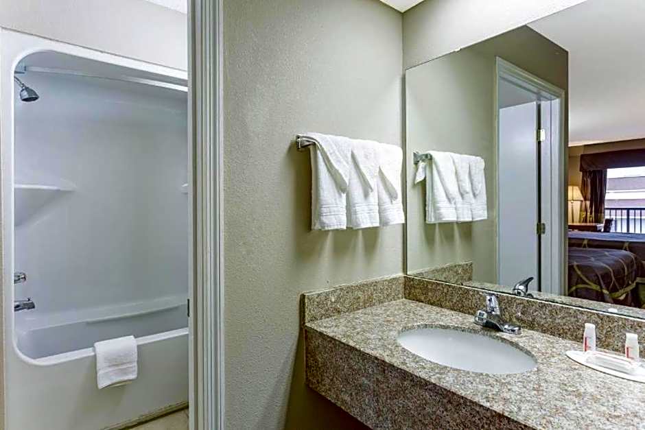 Photo 1 of 4 of 2 Queen Beds, Mobility Accessible