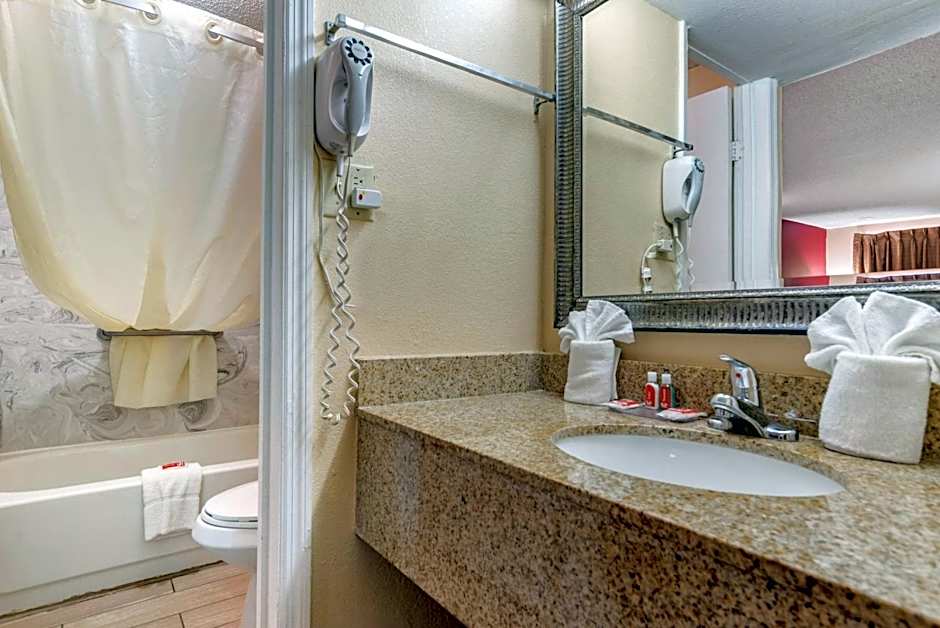 Econo Lodge Oxford near Choccolocco Park