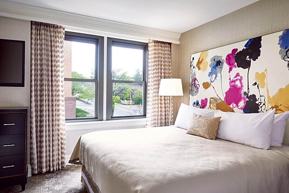 The Raphael Hotel, Autograph Collection by Marriott