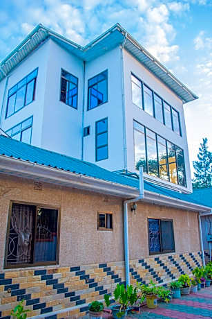 Mzunguu Safari Lodge