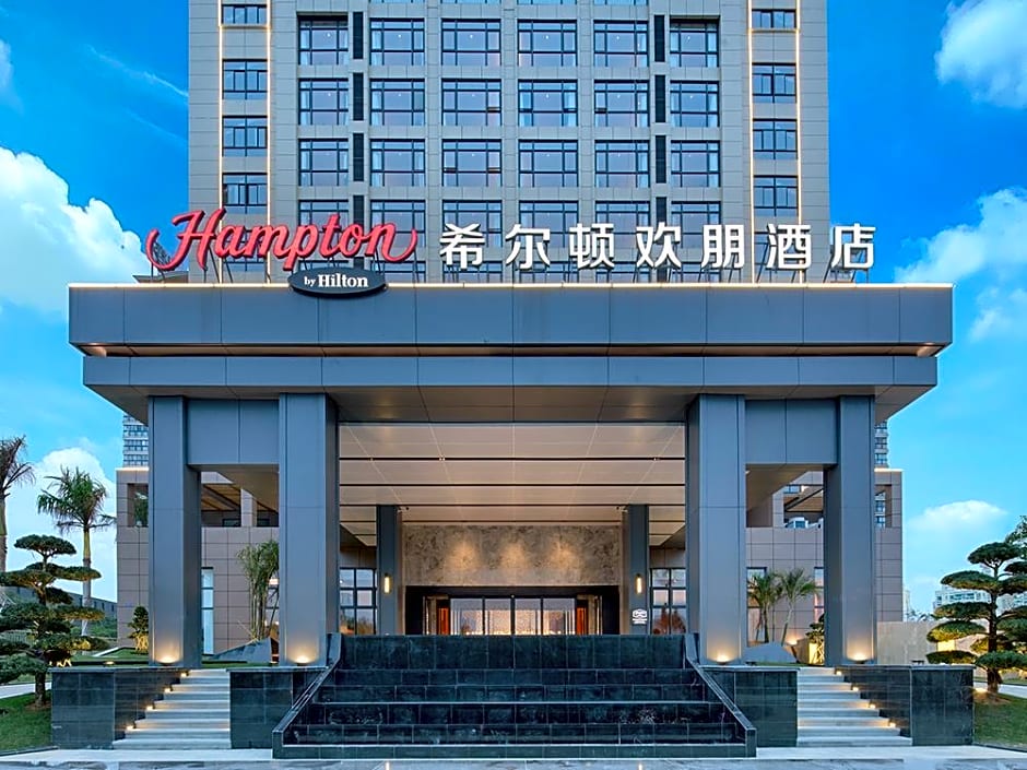 Hampton by Hilton Qionghai Railway Station