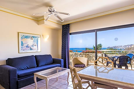 TWO BEDROOM APARTMENT 4 ADULTS + 1 CHILD