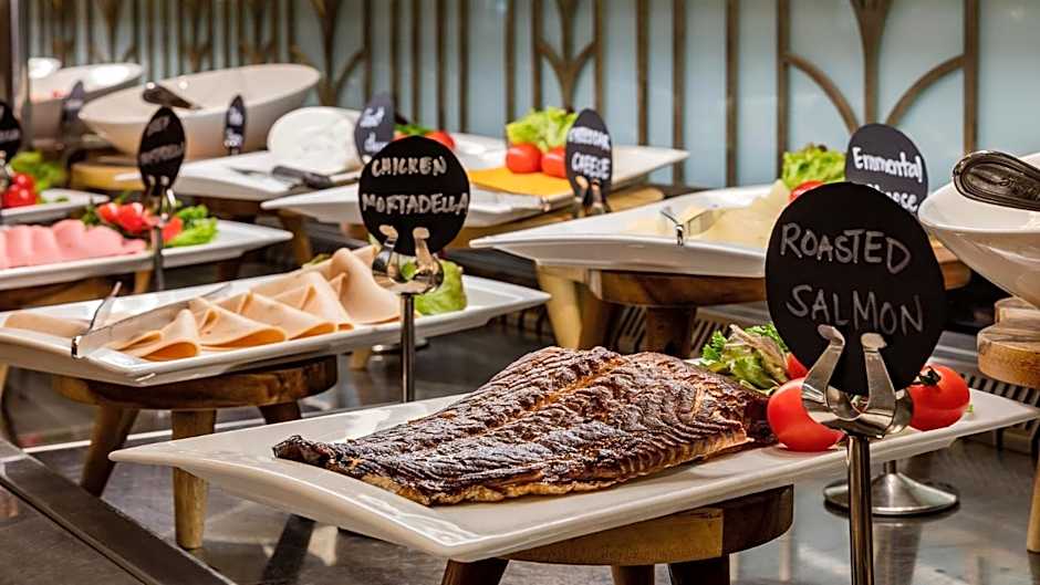 The Diplomat Radisson Blu Residence