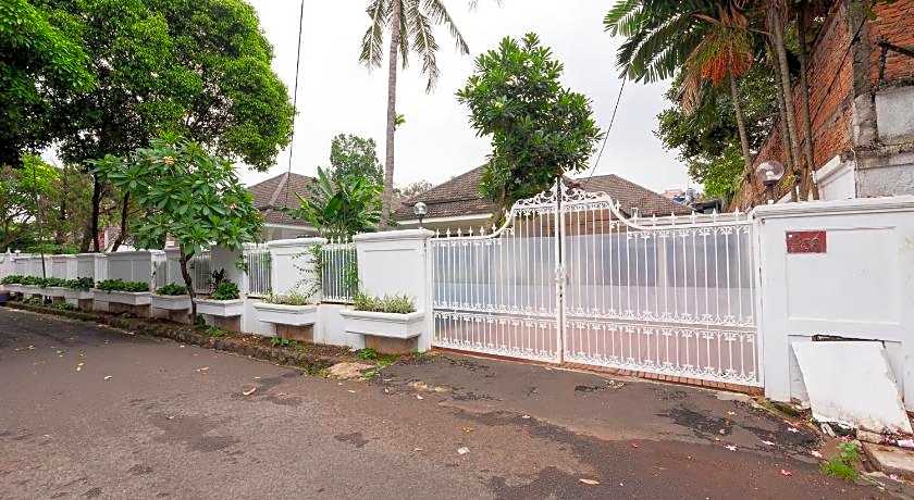 Urbanview Hotel De Breeze Kemang Jakarta by RedDoorz