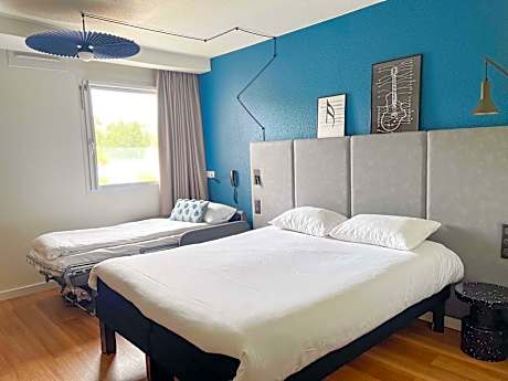 Standard Room with one double bed and one single bed