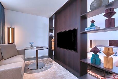 One-Bedroom Contemporary Junior King Suite 
