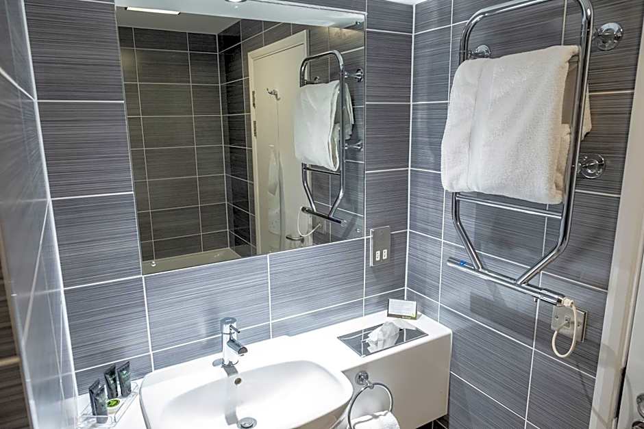 Burleigh Court Hotel and Leisure