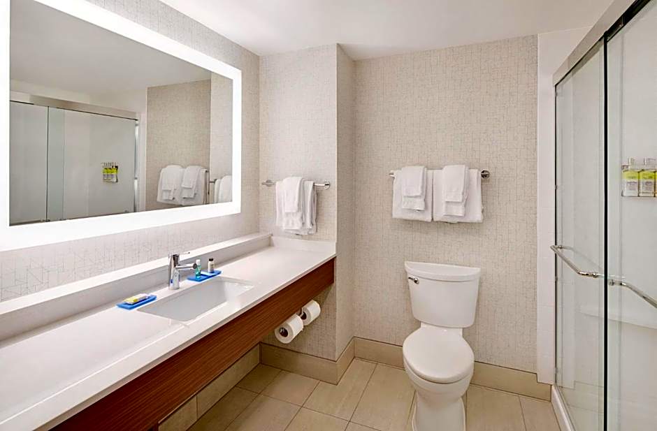 Holiday Inn Express & Suites Tilton By IHG