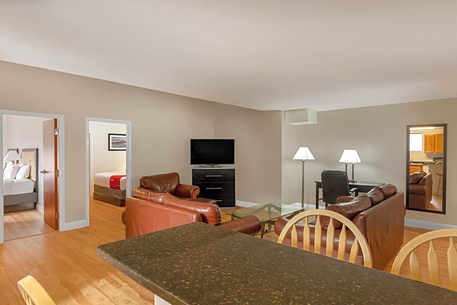 Days Inn & Suites by Wyndham Lakeland