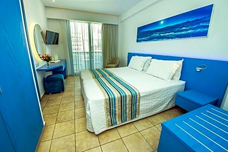 Quadruple Room with Shared Bathroom