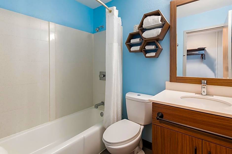 HomeTowne Studios Newport News - Hampton West