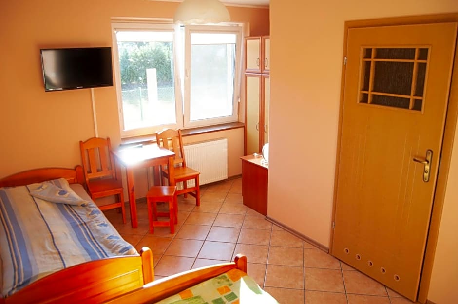 JANTAR Pokoje i Domki u Reni