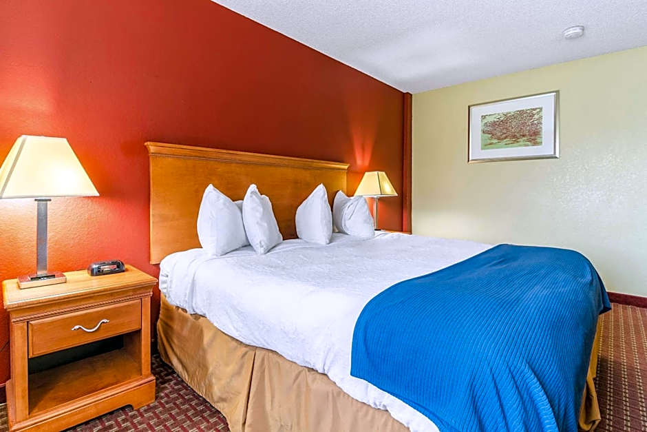 Rodeway Inn & Suites Jacksonville near Camp Lejeune