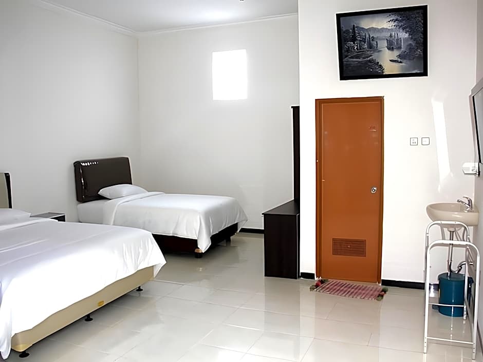 Baliku Guest House – Malang, MO