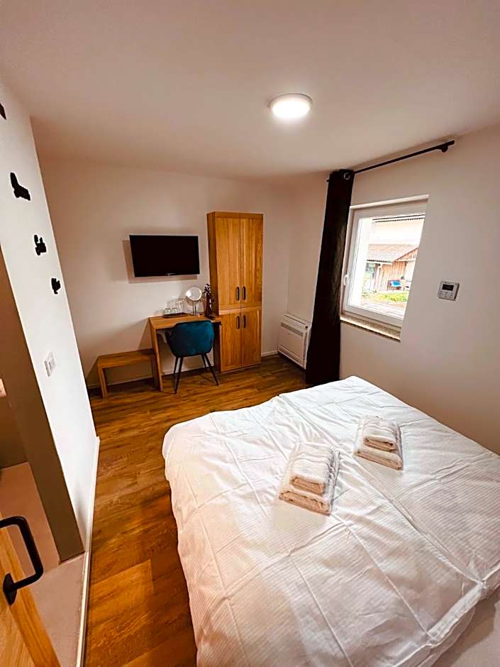 PJ Hotel Cerklje - 5min to Airport - Free Parking
