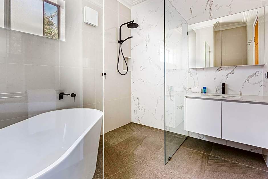 Canal Rocks Beachfront Apartments