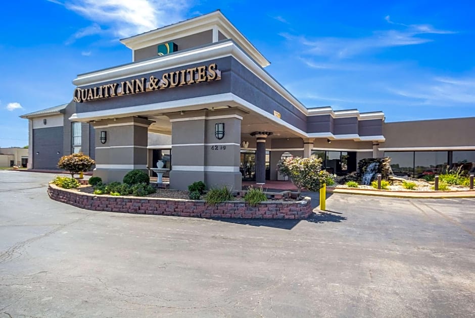 Quality Inn & Suites Kansas City - Independence I-70 East