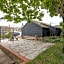 King Deluxe Ensuite with Shower-Bath and Courtyard View - Fawcett