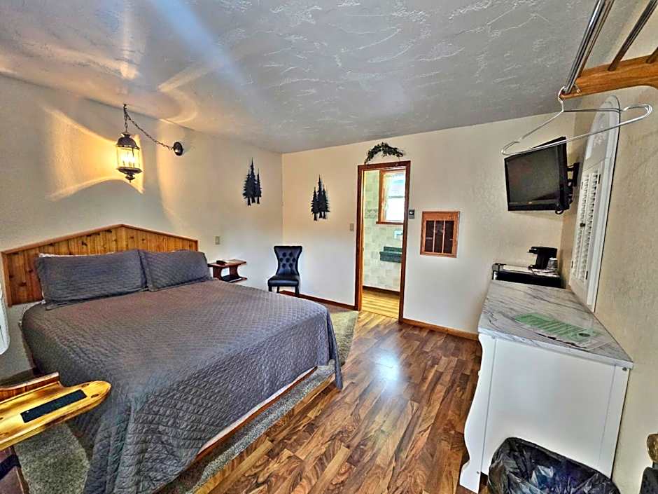Cedar Wood Inn