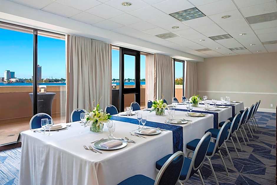 Sheraton Norfolk Waterside Hotel