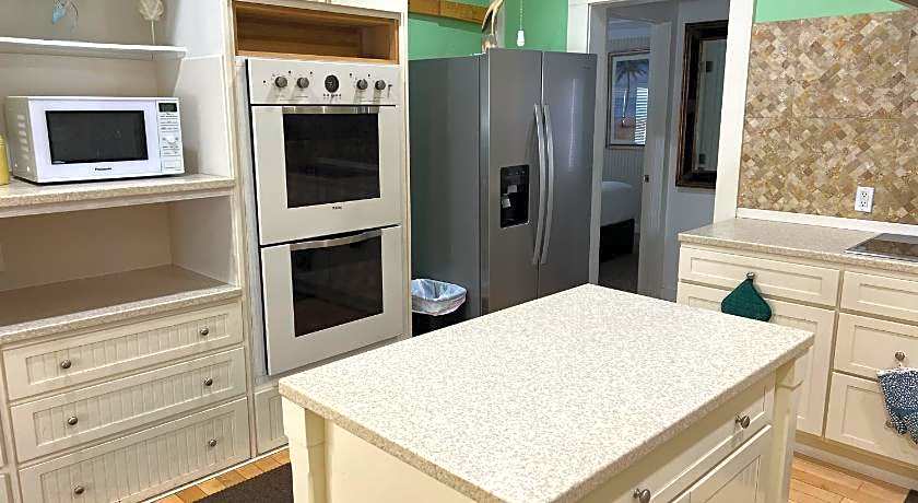 Georgianne Inn & Suites