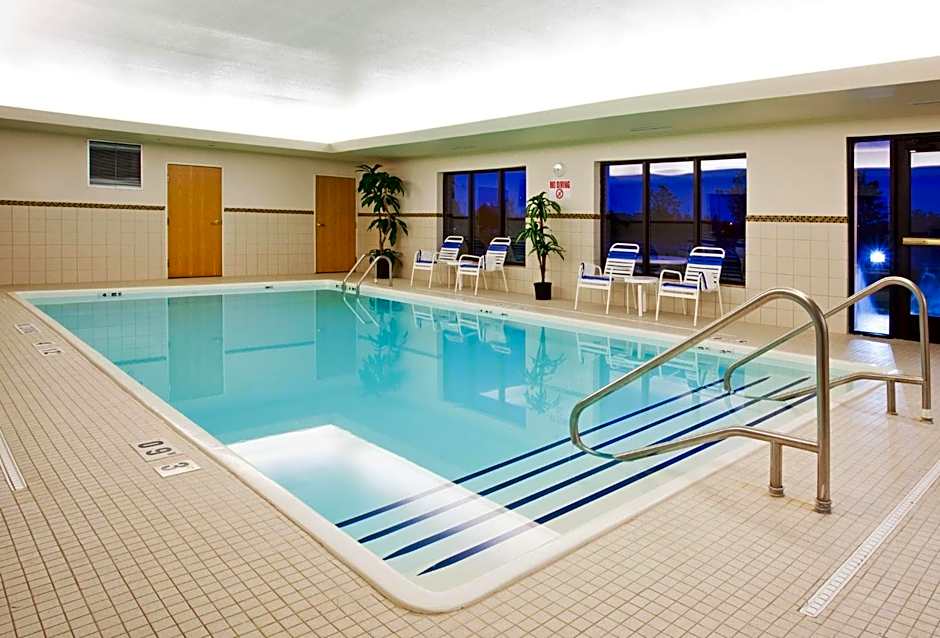Holiday Inn Express Hotel & Suites Detroit-Utica By IHG