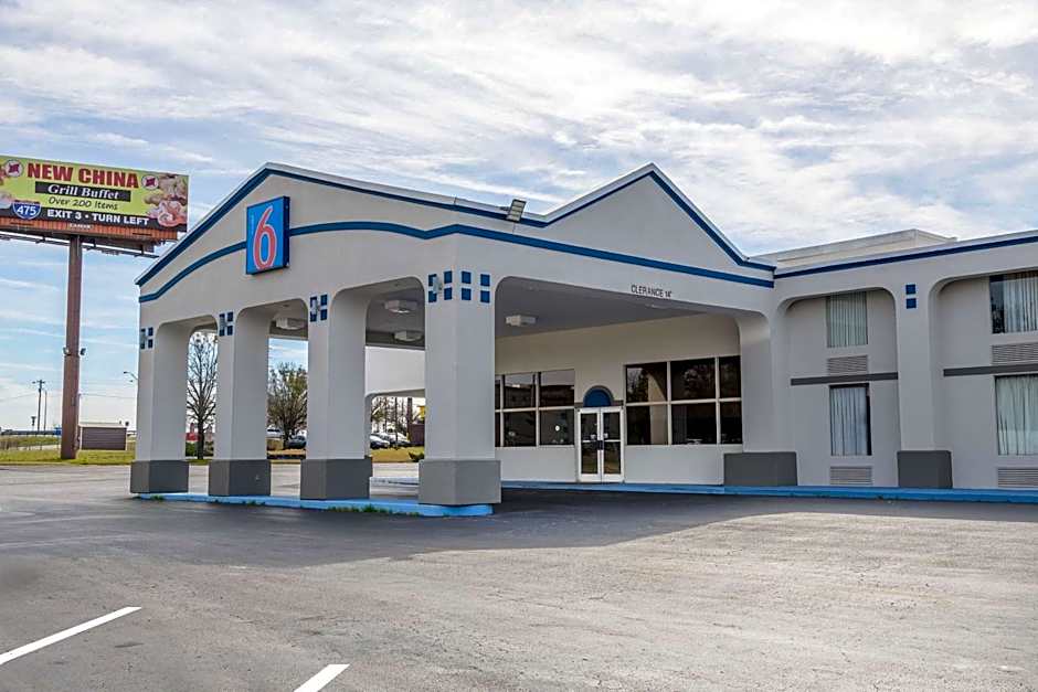 Motel 6 Forsyth, GA Tift College