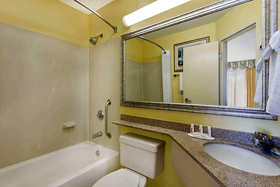 Baymont by Wyndham Savannah Midtown