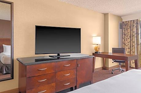 King Room with Tub - Mobility and Hearing Access